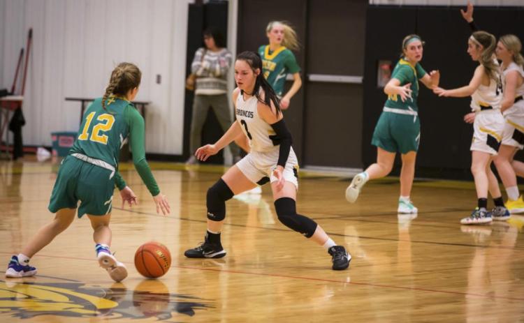 Shelby Welsh keeps her eye on the ball while on defense against North Platte St. Pat’s last Tuesday. Megan Andersen